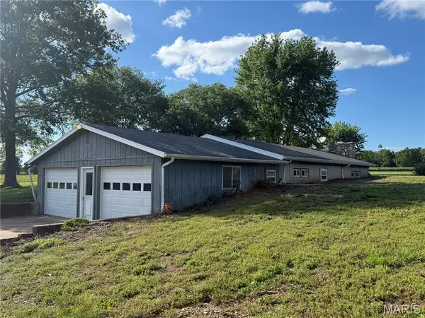 190 Airport Road, Iberia, MO 65486