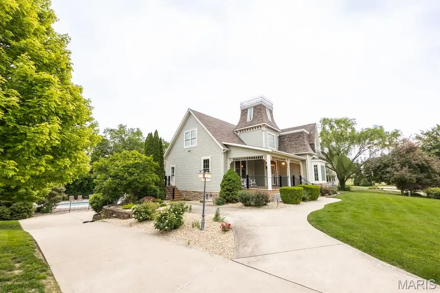 116 S Lindenwood Drive, Collinsville, IL 62234 - #3