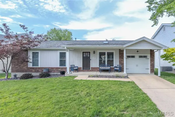 4367 Meadowgreen Estates Dr, St Louis, MO 63129