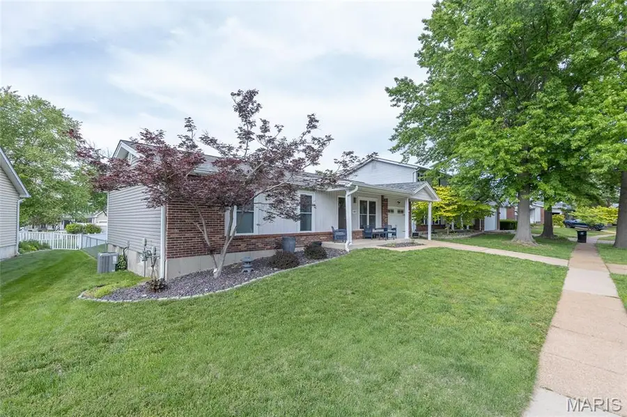 4367 Meadowgreen Estates Dr, Saint Louis, MO 63129 - #2