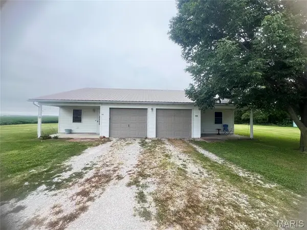 812 W Douglas Street, New Douglas, IL 62074
