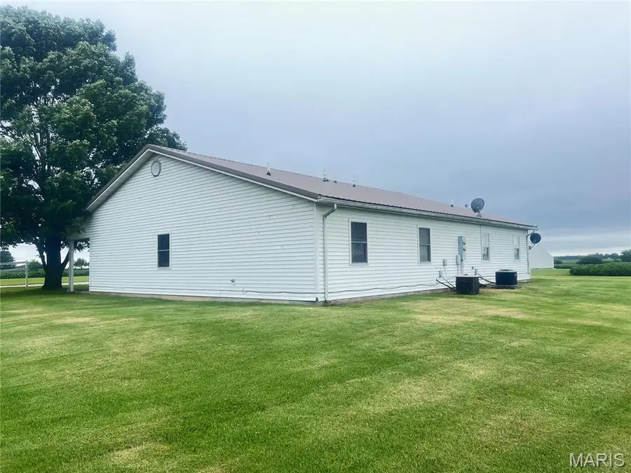 812 W Douglas Street, New Douglas, IL 62074 - #2