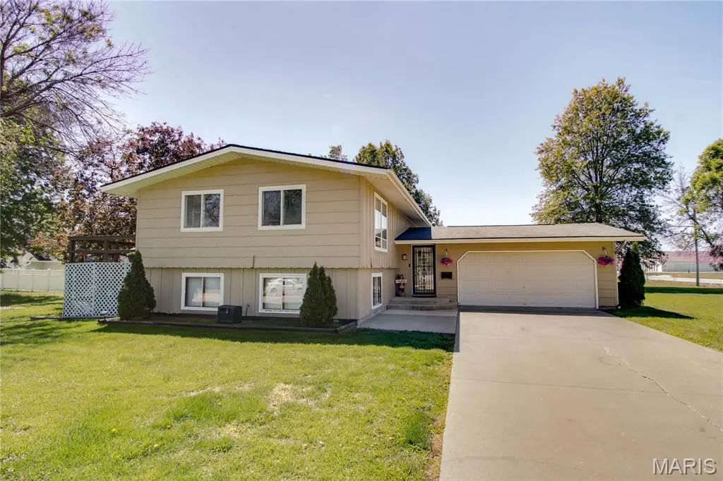 128 Rosewood Drive, Jerseyville, IL 62052 - #1