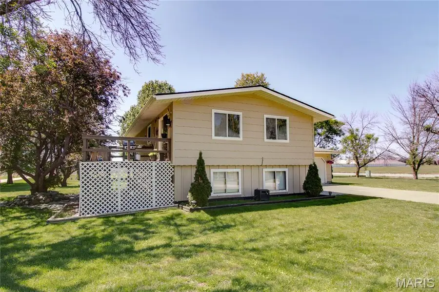 128 Rosewood Drive, Jerseyville, IL 62052 - #3