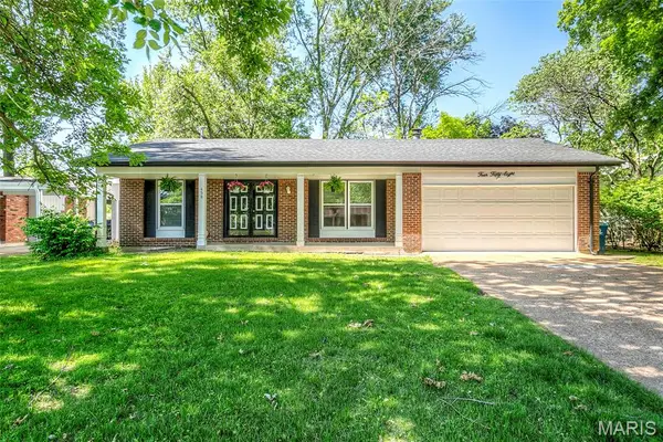 458 Queen Ann Drive, Hazelwood, MO 63042