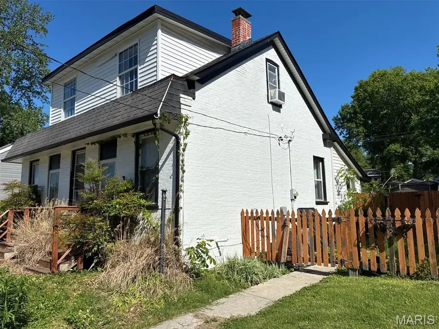 521 E A Street, Belleville, IL 62220 - #2