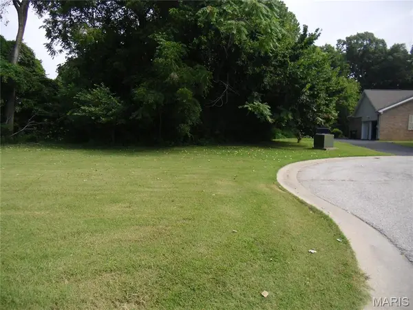 83 Montclair Drive, Fairview Heights, IL 62208