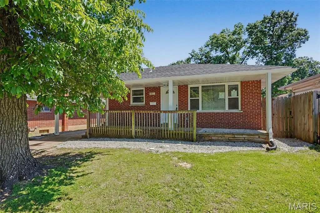 6670 Kenwood Drive, Northwoods, MO 63121 - #1