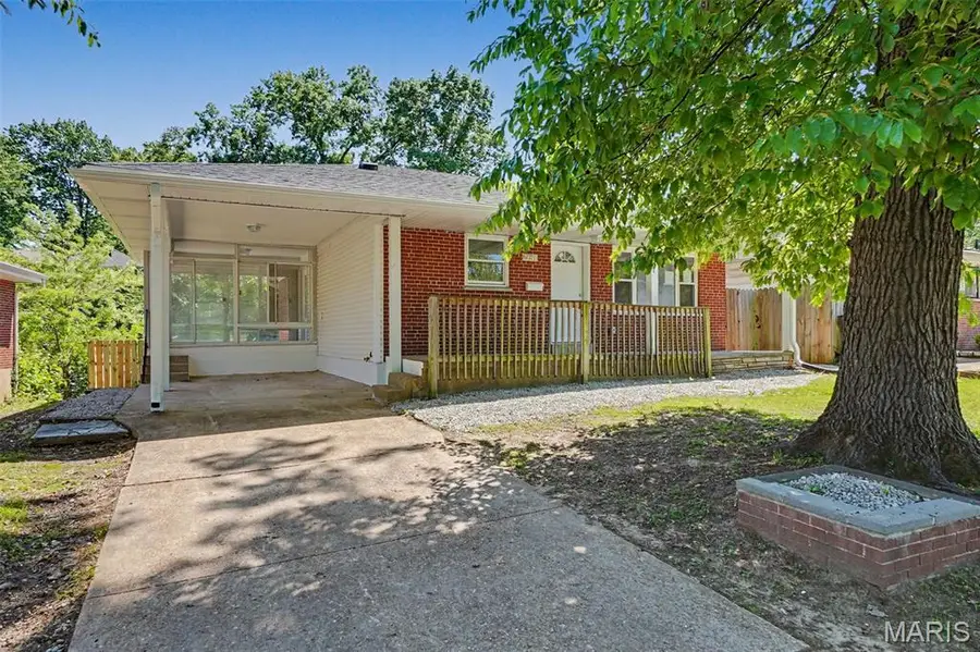 6670 Kenwood Drive, Northwoods, MO 63121 - #2