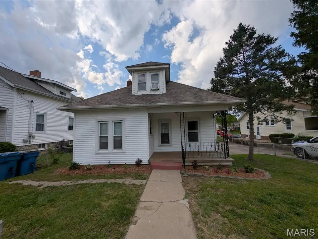208 W Elm Street, Alton, IL 62002 - #1