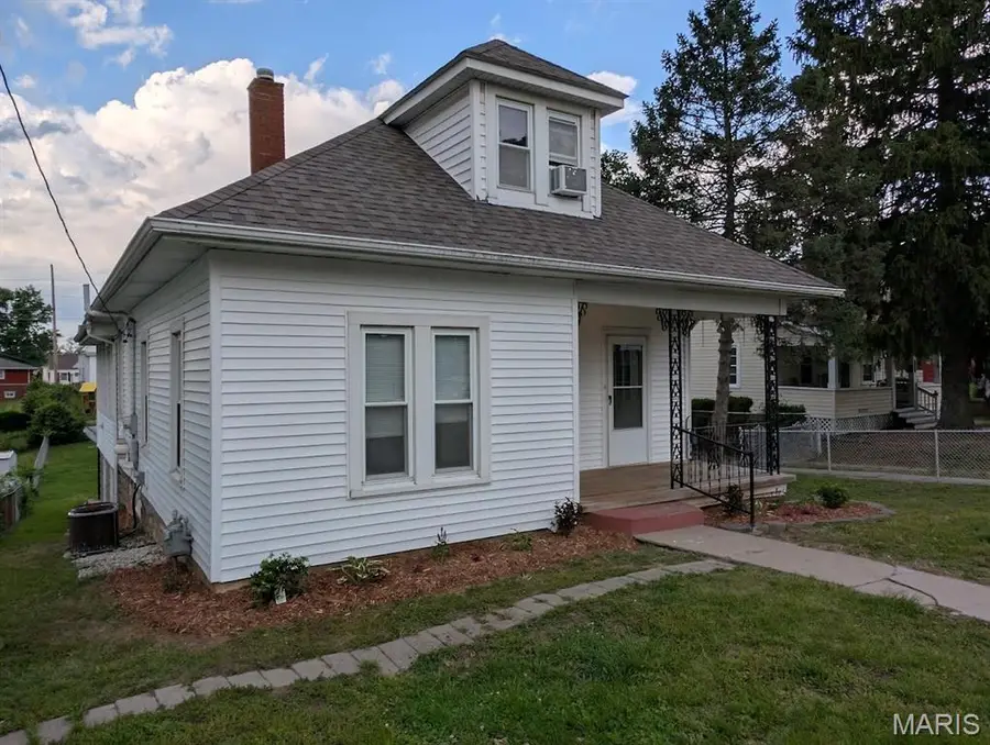 208 W Elm Street, Alton, IL 62002 - #2