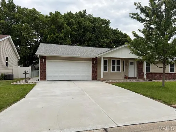 806 S Yosemite Court, St Peters, MO 63376
