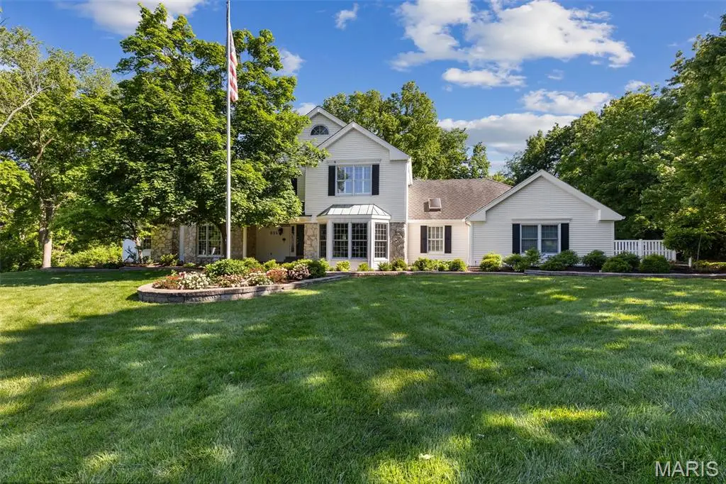825 Greenwich Green Lane, Town And Country, MO 63017 - #1