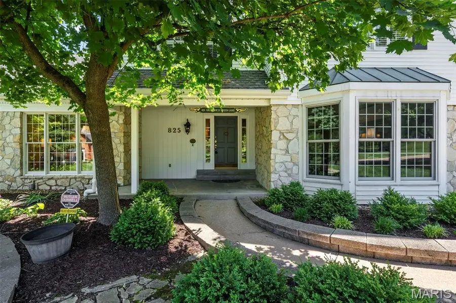 825 Greenwich Green Lane, Town And Country, MO 63017 - #2
