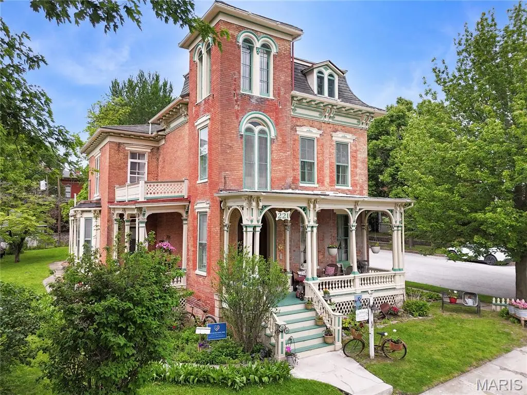 221 N Fifth Street, Hannibal, MO 63401 - #1