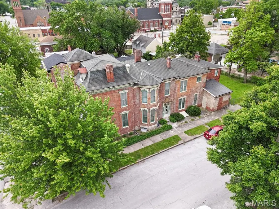221 N Fifth Street, Hannibal, MO 63401 - #2