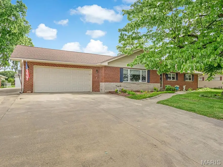 270 Charles Street, Red Bud, IL 62278 - #2