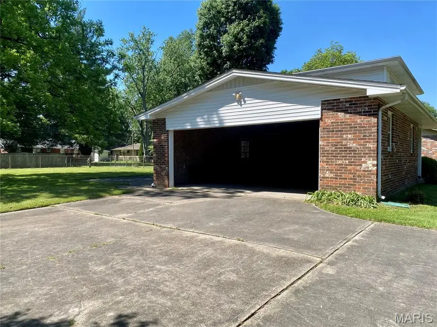 303 Kramer Drive, Sikeston, MO 63801 - #3