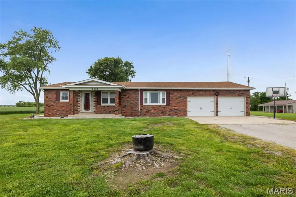 12307 County Highway 27, Nashville, IL 62263 - #1