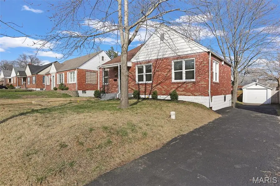8636 Charlton Lane, Affton, MO 63123 - #3