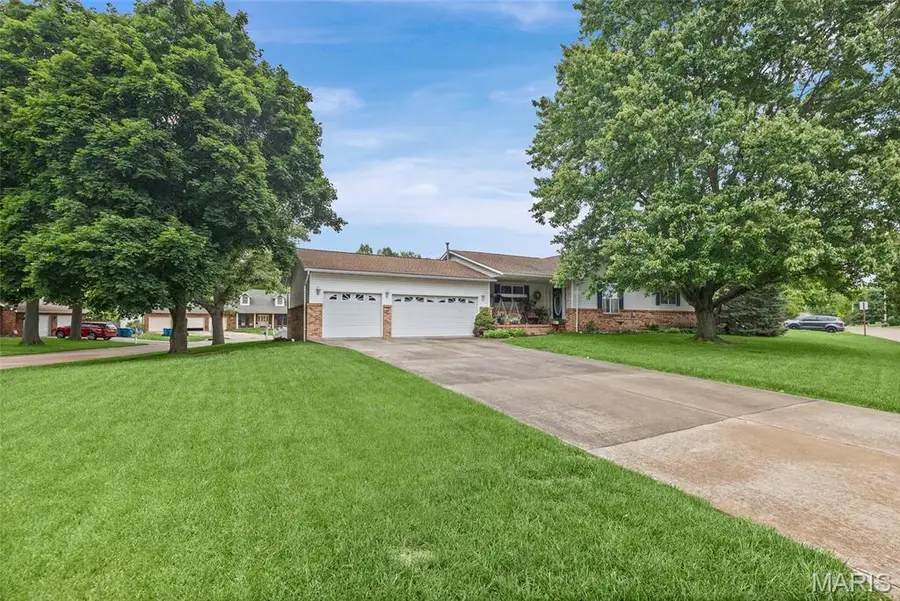 201 Cross Creek Drive, Bethalto, IL 62010 - #2