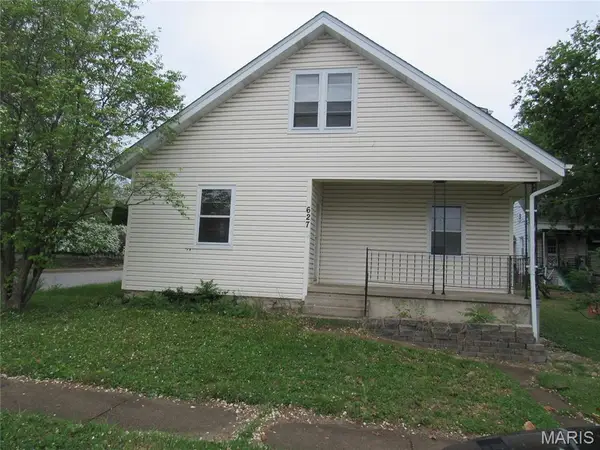 627 S Benton Avenue, St Charles, MO 63301