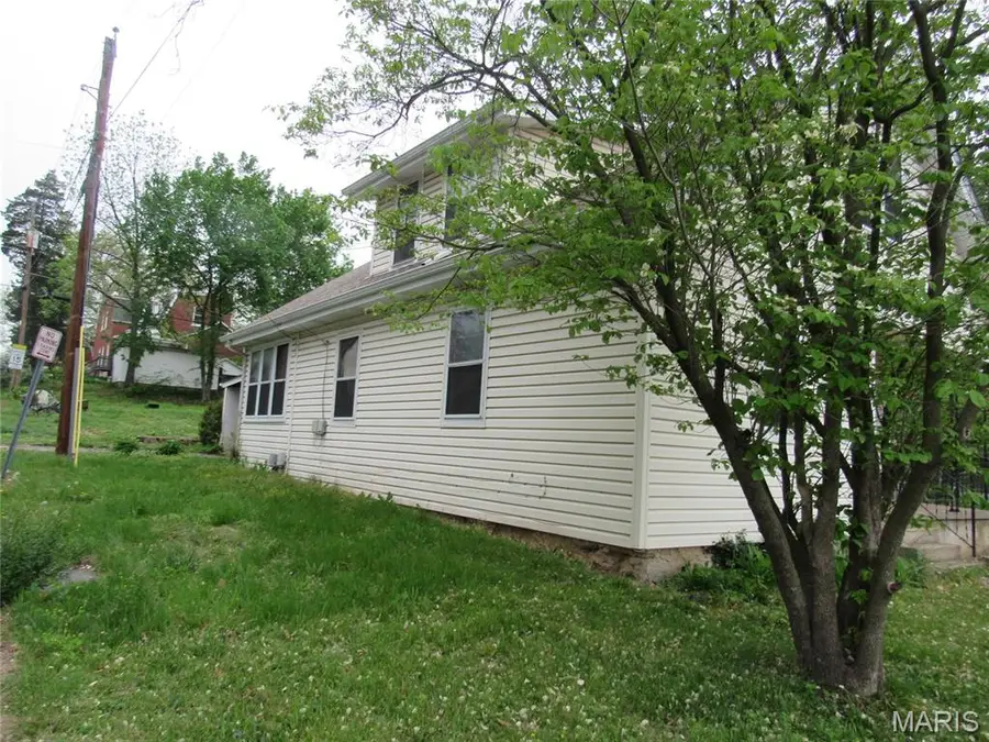 627 S Benton Avenue, Saint Charles, MO 63301 - #2