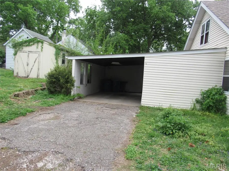 627 S Benton Avenue, Saint Charles, MO 63301 - #3