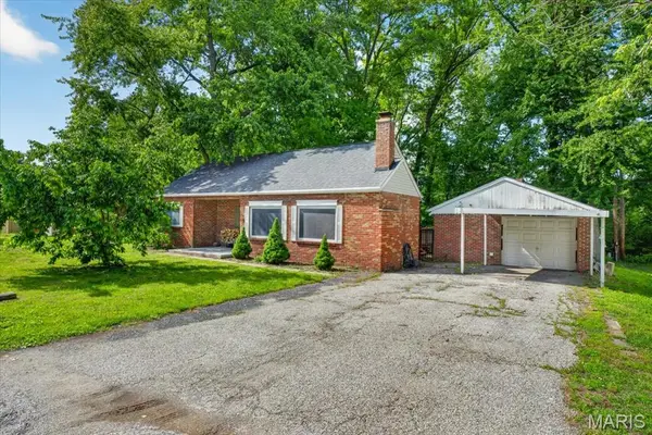 31 Fahey Place, Belleville, IL 62220