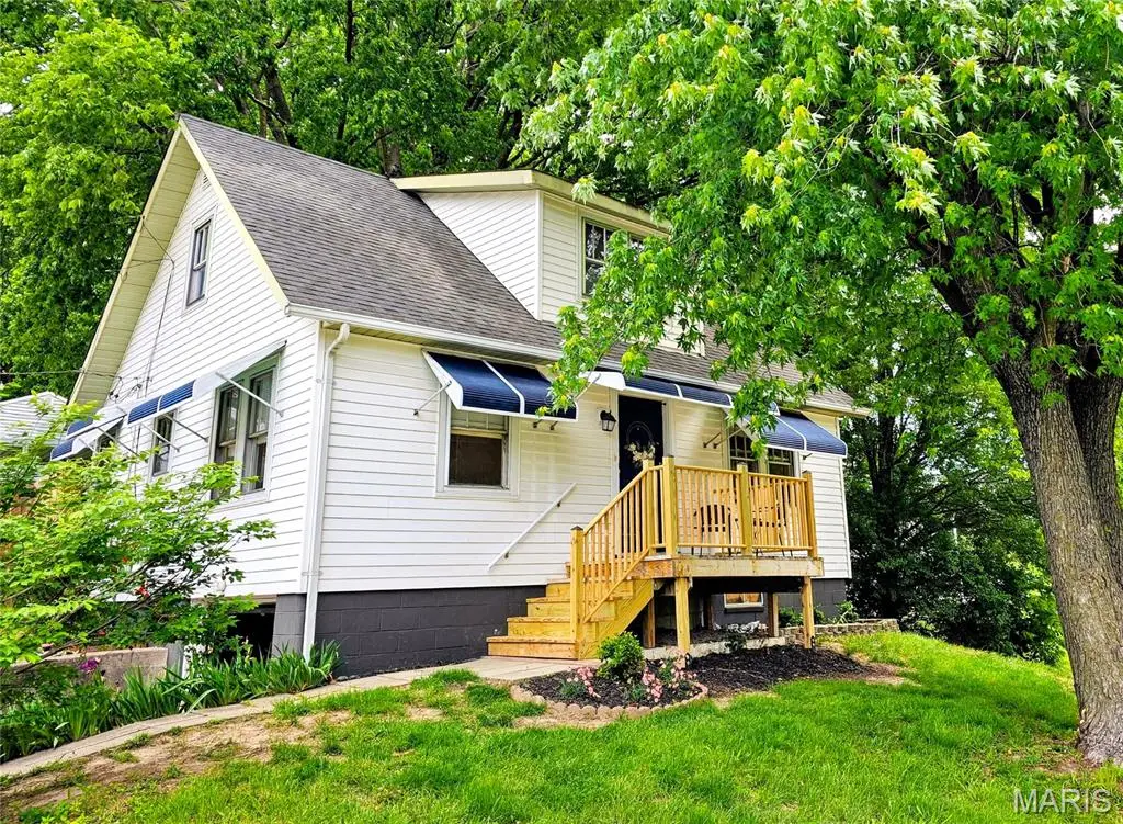 1050 S 4th Street, Saint Charles, MO 63301 - #1