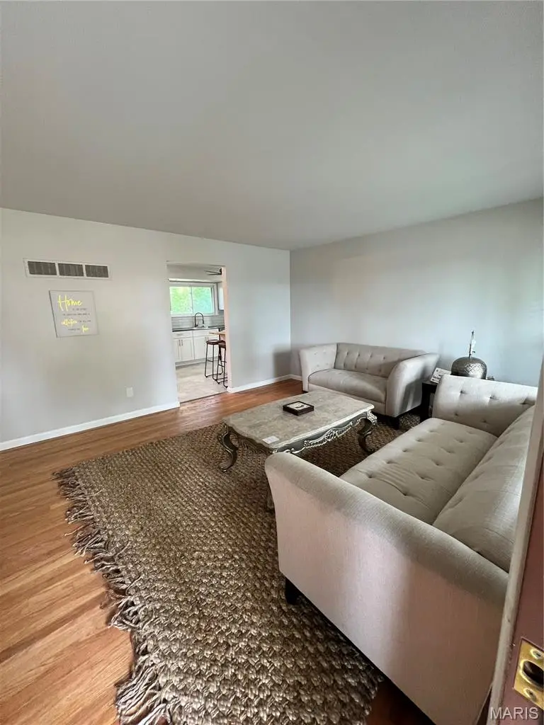 5144 Wallingford Drive, Saint Louis, MO 63121 - #3