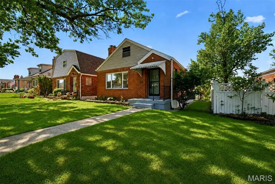 5464 Lindenwood Avenue, Saint Louis, MO 63109 - #2