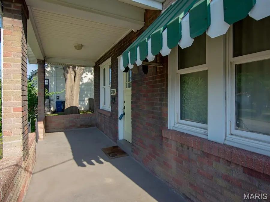 7739 Dale Avenue, Saint Louis, MO 63117 - #2
