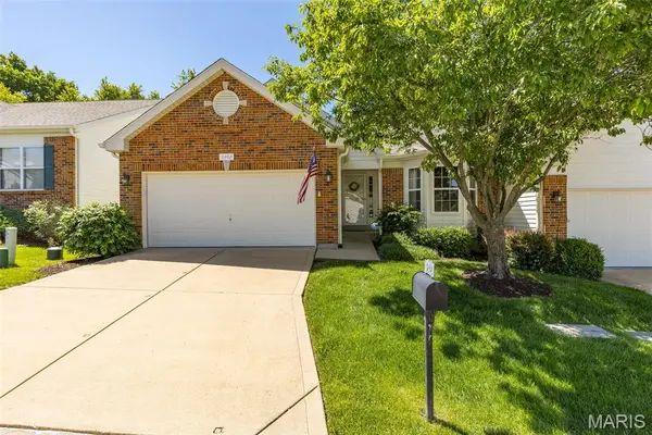 3242 Woodridge Center Parkway, St Louis, MO 63129