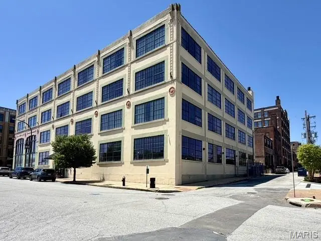 2201 Locust Street #408 & 409, Saint Louis, MO 63103 - #3