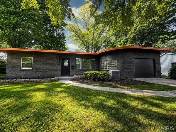 1610 Berkley Lane, Belleville, IL 62226