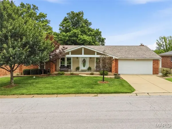 512 Meadow Green Place, St Louis, MO 63141