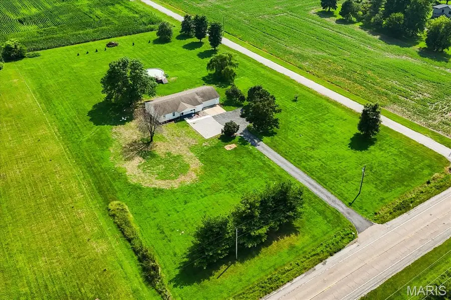 1151 W Apple Street, Freeburg, IL 62243 - #2