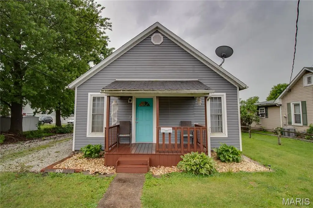 804 W Spruce Street, Jerseyville, IL 62052 - #1