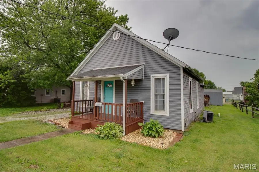 804 W Spruce Street, Jerseyville, IL 62052 - #3