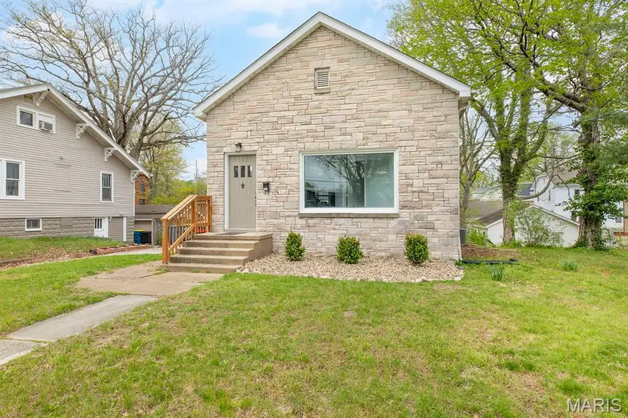 523 Hillsboro Avenue, Edwardsville, IL 62025 - #2