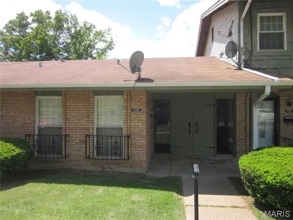 7287 N Hanley Road #B, Hazelwood, MO 63042