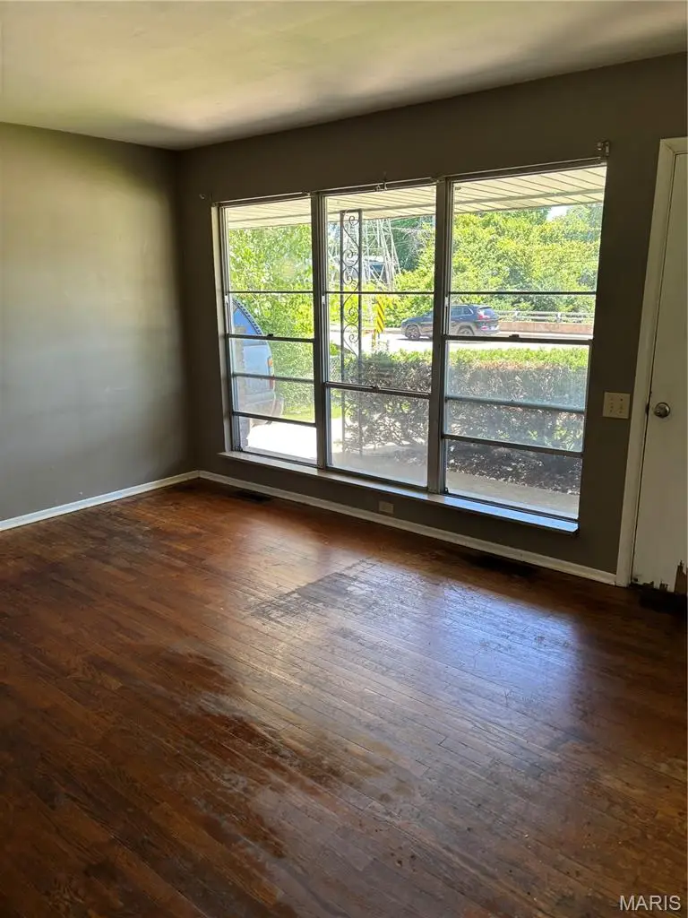 1345 Patterson Road, Florissant, MO 63031 - #2