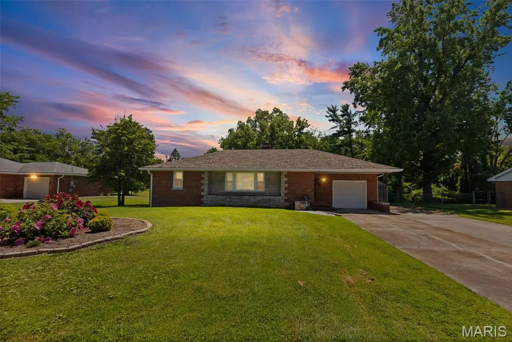 907 Taylor Avenue, Godfrey, IL 62035 - #1