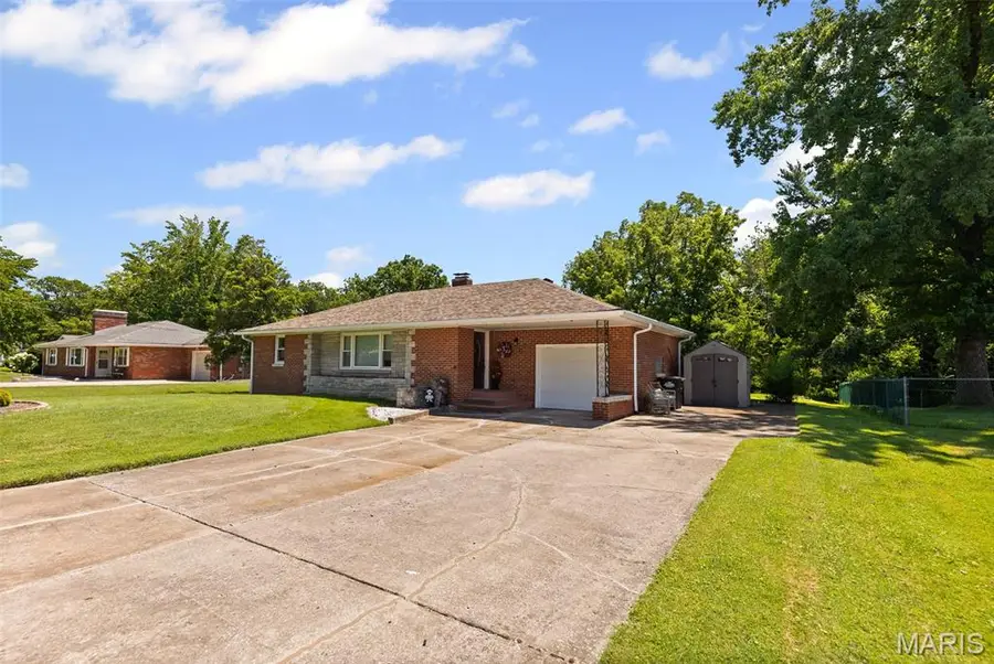 907 Taylor Avenue, Godfrey, IL 62035 - #3