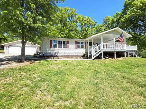 34045 Lake Shore Drive, Canton, MO 63435