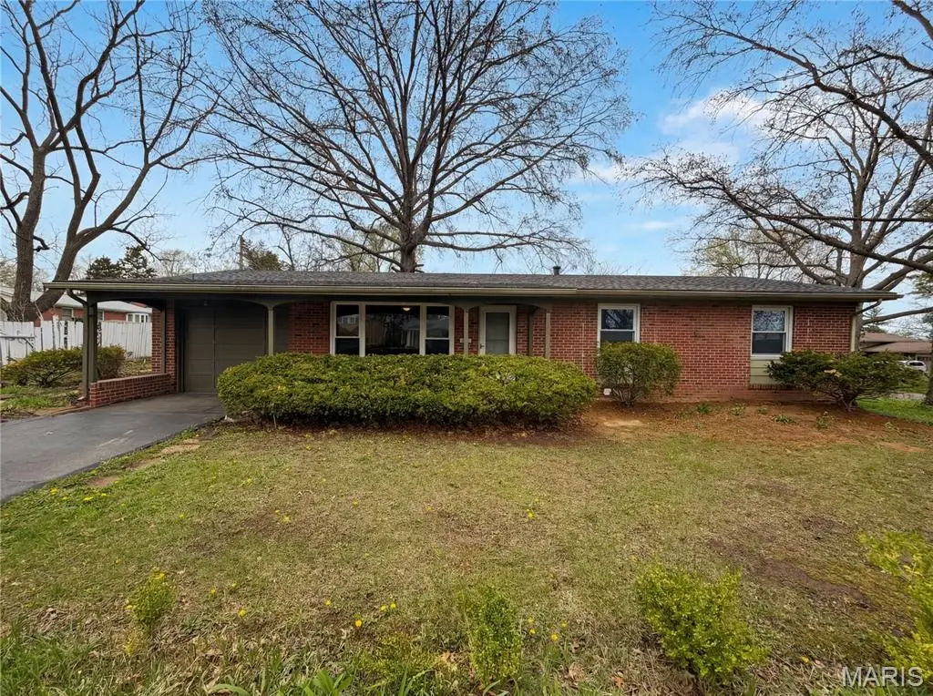 569 Lodge Drive, Saint Louis, MO 63126 - #1