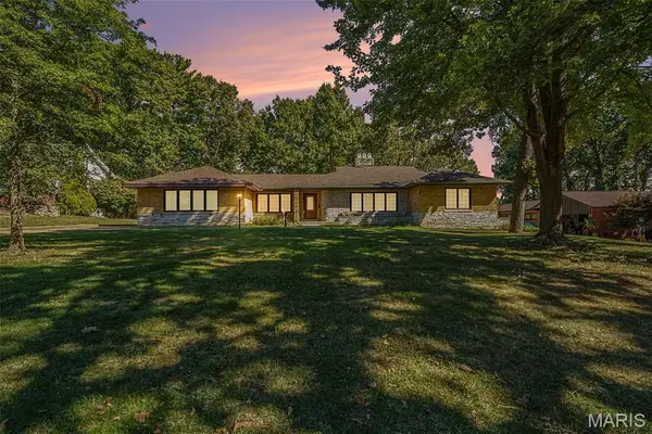 7369 Whitehaven Drive, St Louis, MO 63123