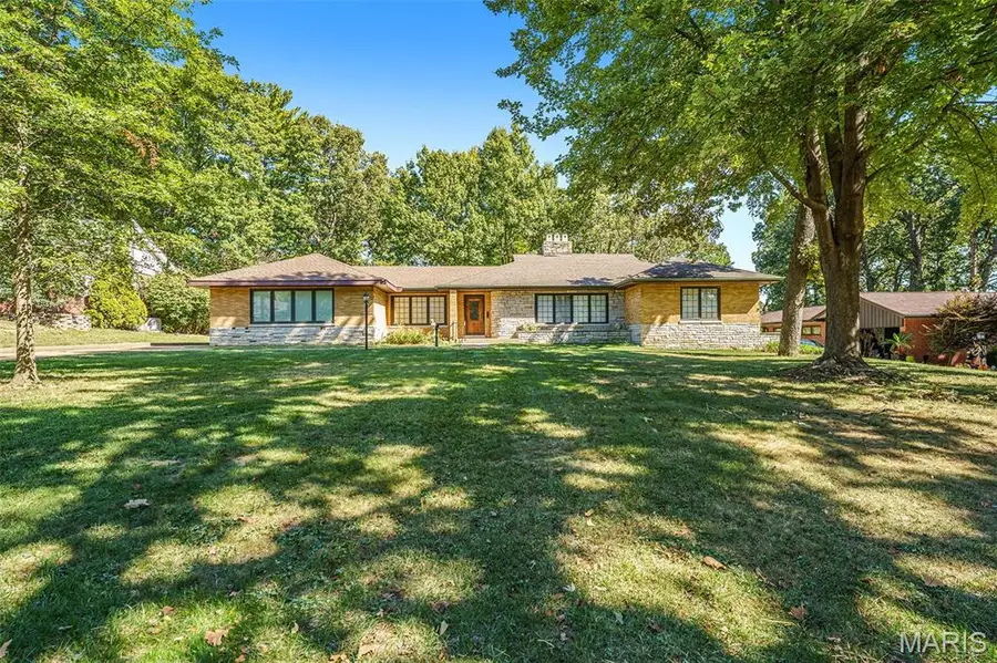 7369 Whitehaven Drive, Saint Louis, MO 63123 - #2