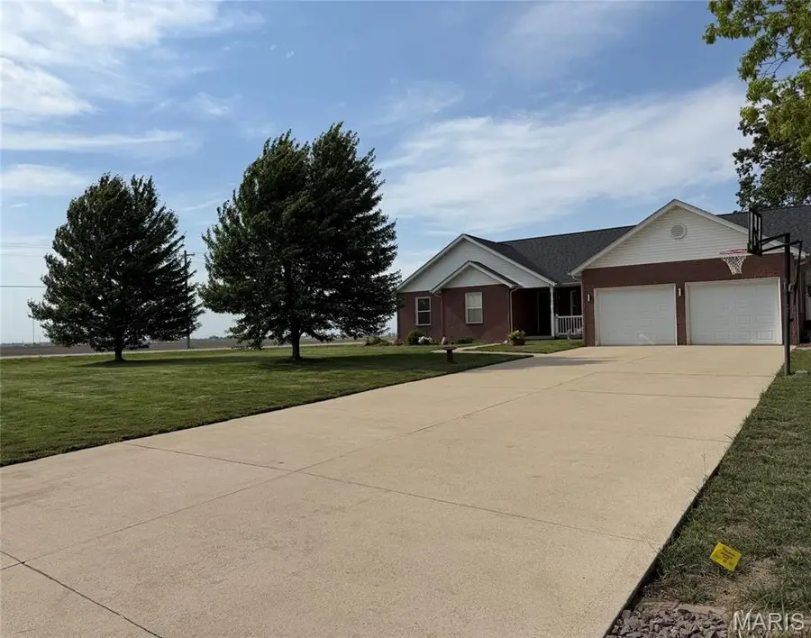9507 Woodcrest Place, Breese, IL 62230 - #2